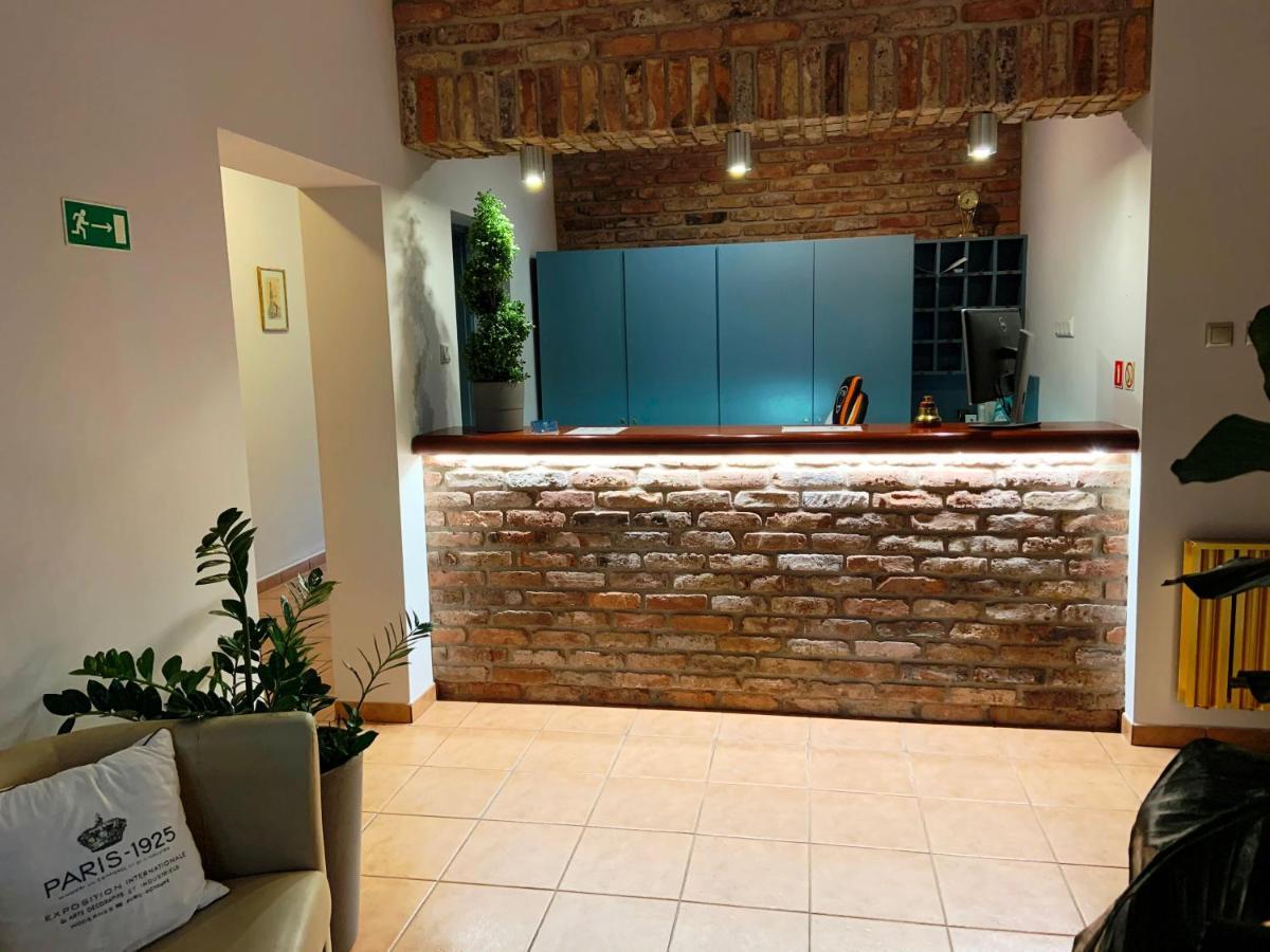 A&P Motel Миколув Экстерьер фото